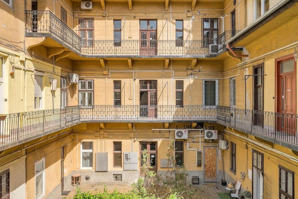 Elizabeth Boulevard Unity Budapest Kültér fotó
